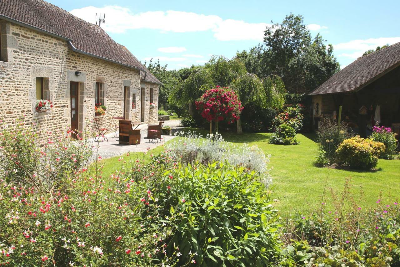 Chambre D'Hote Courtoux Saint-Denis-sur-Sarthon Exterior foto
